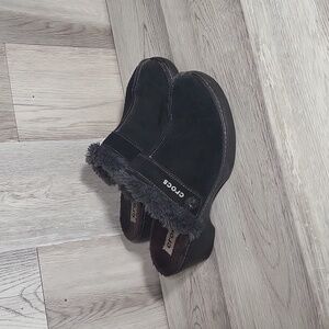 Crocs Womens 8 Black Suede Cobbler Clog Faux Fur Trim Heeled Slip‎ On Comfort